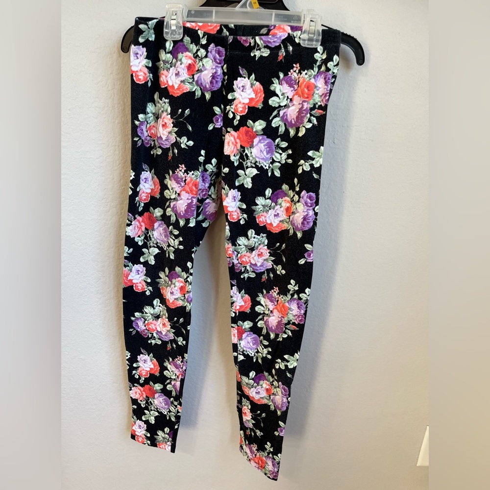 Floral leggings never worn.